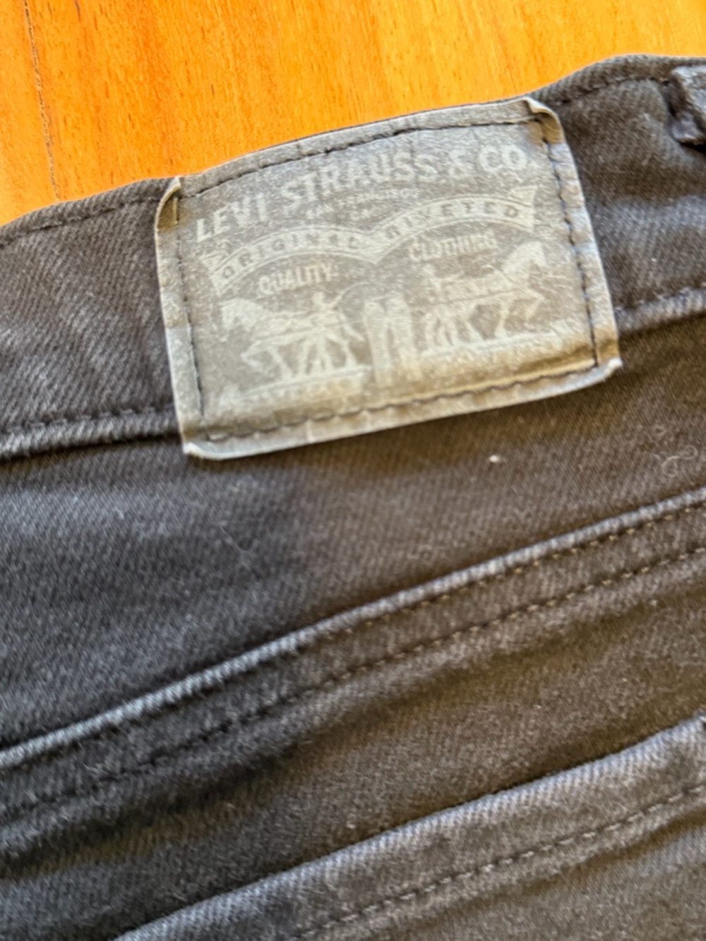 Levi’s Classic 2010s Black Mid Length Denim Shorts Size 29 (VGUC) - Picture 2 of 9